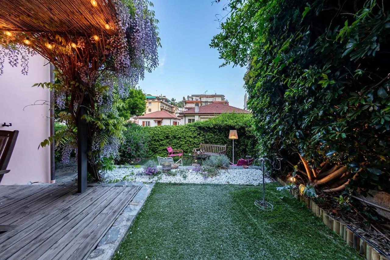 H11 Country Lux - Jacuzzi - Sanremo - Garden Lejlighed 0*,  Italien